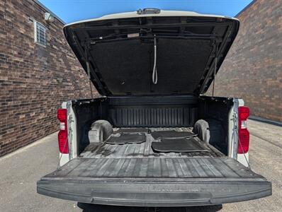 2022 Chevrolet Silverado 1500 Custom 4WD -- 4dr CREW CAB -- 2.7L Turbo I4 310hp  - Backup Camera - Bluetooth - 1 Owner - NO Accident - Clean Title - Photo 23 - Wood Dale, IL 60191