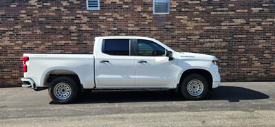2022 Chevrolet Silverado 1500 Custom 4WD -- 4dr CREW CAB -- 2.7L Turbo I4 310hp - Backup Camera - Bluetooth - 1 Owner - NO Accident - Clean Title - Photo 8 - Wood Dale, IL 60191