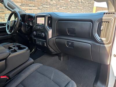 2022 Chevrolet Silverado 1500 Custom 4WD -- 4dr CREW CAB -- 2.7L Turbo I4 310hp - Backup Camera - Bluetooth - 1 Owner - NO Accident - Clean Title - Photo 16 - Wood Dale, IL 60191