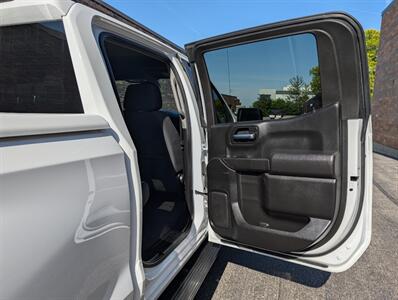 2022 Chevrolet Silverado 1500 Custom 4WD -- 4dr CREW CAB -- 2.7L Turbo I4 310hp  - Backup Camera - Bluetooth - 1 Owner - NO Accident - Clean Title - Photo 17 - Wood Dale, IL 60191