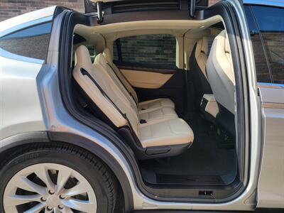 2017 Tesla Model X 75D AWD -- 255 Miles on Full Charge --  Ultra High Fidelity Sound - Enhanced Autopilot - Subzero Weather Package - Premium Upgrades Package - Smart Air Suspension - Warranty until October 2025 - Photo 31 - Wood Dale, IL 60191