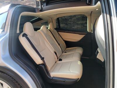 2017 Tesla Model X 75D AWD -- 255 Miles on Full Charge --  Ultra High Fidelity Sound - Enhanced Autopilot - Subzero Weather Package - Premium Upgrades Package - Smart Air Suspension - Warranty until October 2025 - Photo 30 - Wood Dale, IL 60191