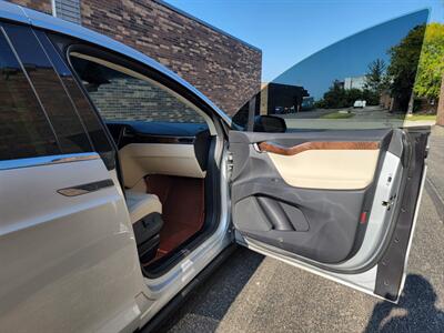 2017 Tesla Model X 75D AWD -- 255 Miles on Full Charge --  Ultra High Fidelity Sound - Enhanced Autopilot - Subzero Weather Package - Premium Upgrades Package - Smart Air Suspension - Warranty until October 2025 - Photo 26 - Wood Dale, IL 60191