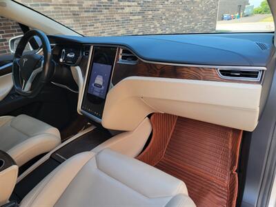 2017 Tesla Model X 75D AWD -- 255 Miles on Full Charge --  Ultra High Fidelity Sound - Enhanced Autopilot - Subzero Weather Package - Premium Upgrades Package - Smart Air Suspension - Warranty until October 2025 - Photo 34 - Wood Dale, IL 60191