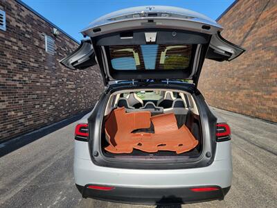 2017 Tesla Model X 75D AWD -- 255 Miles on Full Charge --  Ultra High Fidelity Sound - Enhanced Autopilot - Subzero Weather Package - Premium Upgrades Package - Smart Air Suspension - Warranty until October 2025 - Photo 7 - Wood Dale, IL 60191