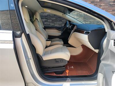 2017 Tesla Model X 75D AWD -- 255 Miles on Full Charge --  Ultra High Fidelity Sound - Enhanced Autopilot - Subzero Weather Package - Premium Upgrades Package - Smart Air Suspension - Warranty until October 2025 - Photo 28 - Wood Dale, IL 60191