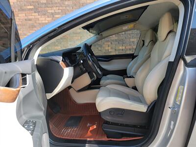 2017 Tesla Model X 75D AWD -- 255 Miles on Full Charge --  Ultra High Fidelity Sound - Enhanced Autopilot - Subzero Weather Package - Premium Upgrades Package - Smart Air Suspension - Warranty until October 2025 - Photo 27 - Wood Dale, IL 60191