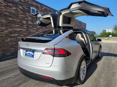 2017 Tesla Model X 75D AWD -- 255 Miles on Full Charge --  Ultra High Fidelity Sound - Enhanced Autopilot - Subzero Weather Package - Premium Upgrades Package - Smart Air Suspension - Warranty until October 2025 - Photo 4 - Wood Dale, IL 60191