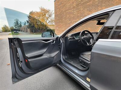 2014 Tesla Model S 85 -- 250 Miles on Full Charge -  - All Glass Panoramic Roof -  Smart Air Suspension - Tech Package - Charge & Drive - NO Accident - Clean Title - Photo 20 - Wood Dale, IL 60191