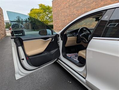 2017 Tesla Model S 75 -- Brand New Battery Replaced -- Glass Roof -  Smart Air Suspension - Ultra High Fidelity Sound - Autopilot - Subzero Weather Package - Premium Upgrade Package - NO Accident - Clean Title - Photo 19 - Wood Dale, IL 60191