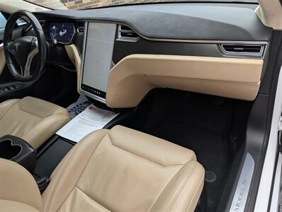 2017 Tesla Model S 75 -- Brand New Battery Replaced -- Glass Roof -  Smart Air Suspension - Ultra High Fidelity Sound - Autopilot - Subzero Weather Package - Premium Upgrade Package - NO Accident - Clean Title - Photo 27 - Wood Dale, IL 60191