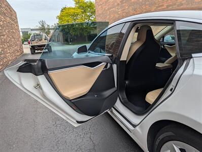 2017 Tesla Model S 75 -- Brand New Battery Replaced -- Glass Roof -  Smart Air Suspension - Ultra High Fidelity Sound - Autopilot - Subzero Weather Package - Premium Upgrade Package - NO Accident - Clean Title - Photo 21 - Wood Dale, IL 60191