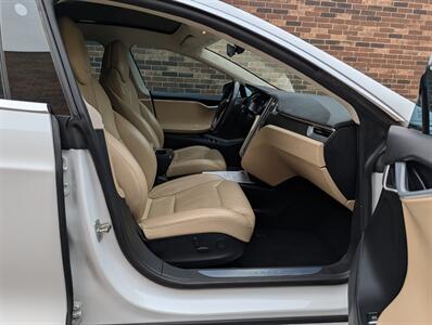 2017 Tesla Model S 75 -- Brand New Battery Replaced -- Glass Roof -  Smart Air Suspension - Ultra High Fidelity Sound - Autopilot - Subzero Weather Package - Premium Upgrade Package - NO Accident - Clean Title - Photo 24 - Wood Dale, IL 60191