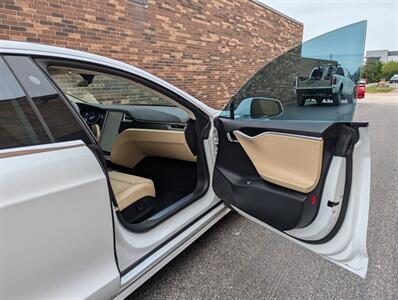 2017 Tesla Model S 75 -- Brand New Battery Replaced -- Glass Roof -  Smart Air Suspension - Ultra High Fidelity Sound - Autopilot - Subzero Weather Package - Premium Upgrade Package - NO Accident - Clean Title - Photo 20 - Wood Dale, IL 60191