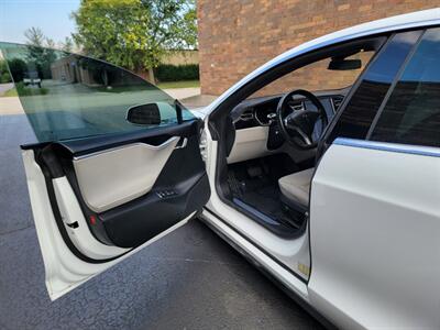 2015 Tesla Model S 70D AWD --  Ultra High Fidelity Sound - Autopilot - Premium Upgrades Package - All Glass Panoramic Roof - Smart Air Suspension - Power and Lighting Package - Clean Title - Photo 25 - Wood Dale, IL 60191