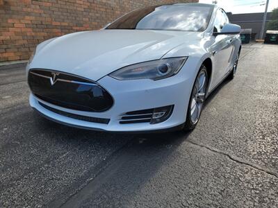 2015 Tesla Model S 70D AWD --  Ultra High Fidelity Sound - Autopilot - Premium Upgrades Package - All Glass Panoramic Roof - Smart Air Suspension - Power and Lighting Package - Clean Title - Photo 41 - Wood Dale, IL 60191