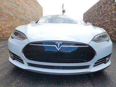 2015 Tesla Model S 70D AWD --  Ultra High Fidelity Sound - Autopilot - Premium Upgrades Package - All Glass Panoramic Roof - Smart Air Suspension - Power and Lighting Package - Clean Title - Photo 42 - Wood Dale, IL 60191