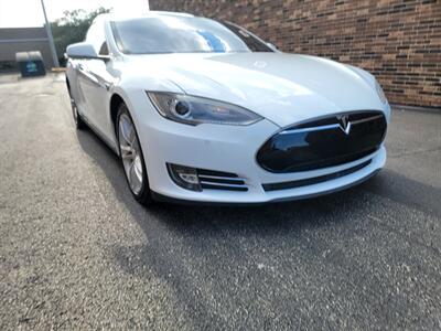 2015 Tesla Model S 70D AWD --  Ultra High Fidelity Sound - Autopilot - Premium Upgrades Package - All Glass Panoramic Roof - Smart Air Suspension - Power and Lighting Package - Clean Title - Photo 40 - Wood Dale, IL 60191