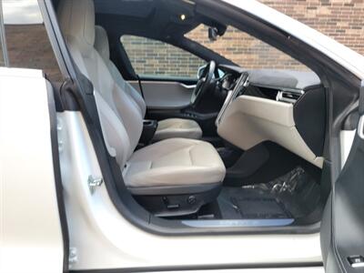 2015 Tesla Model S 70D AWD --  Ultra High Fidelity Sound - Autopilot - Premium Upgrades Package - All Glass Panoramic Roof - Smart Air Suspension - Power and Lighting Package - Clean Title - Photo 30 - Wood Dale, IL 60191