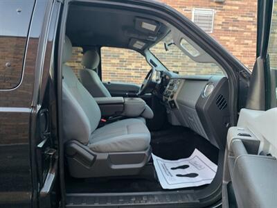 2014 Ford F-250 4X4 Super Duty XLT - 6.2L Flex Fuel V8 - 1 Owner - Backup Camera - Snow Plow Ready - NO Accident - Clean Title - Photo 16 - Wood Dale, IL 60191