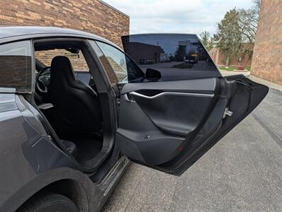 2015 Tesla Model S P90DL Ludicrous Performance AWD - 296 Miles on Full Charge - Auto Pilot - Ultra High Fidelity Sound - Premium Upgrades Package - Smart Air Suspension - Power and Lighting Package - Clean Title - Photo 29 - Wood Dale, IL 60191