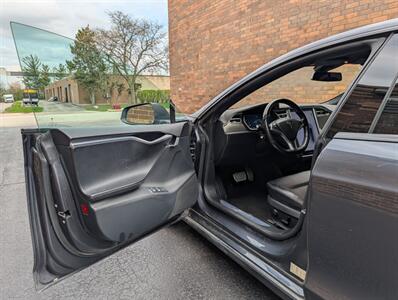 2015 Tesla Model S P90DL Ludicrous Performance AWD - 296 Miles on Full Charge - Auto Pilot - Ultra High Fidelity Sound - Premium Upgrades Package - Smart Air Suspension - Power and Lighting Package - Clean Title - Photo 26 - Wood Dale, IL 60191