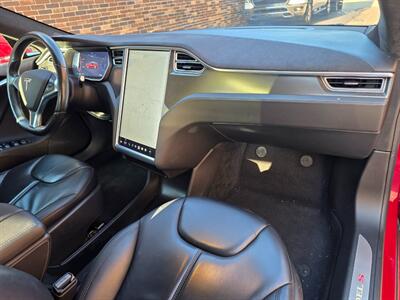 2014 Tesla Model S 90 -- Upgraded MCU - Battery Replaced Upgraded -  Autopilot - Subzero Weather Package - All Glass Panoramic Roof - Tech Package - NO Accident - Clean Title - Photo 22 - Wood Dale, IL 60191