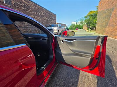 2014 Tesla Model S 90 -- Upgraded MCU - Battery Replaced Upgraded -  Autopilot - Subzero Weather Package - All Glass Panoramic Roof - Tech Package - NO Accident - Clean Title - Photo 24 - Wood Dale, IL 60191