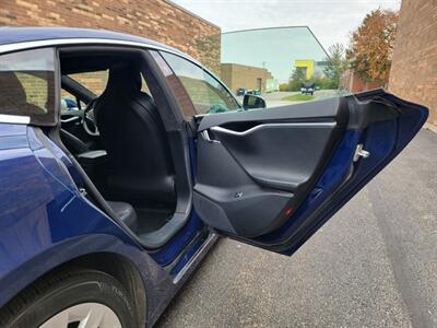 2017 Tesla Model S 75 -- 240 Miles on Full Charge --  Full Self Driving Capability - Autopilot - Premium Upgrades Package - Sunroof - Power and Lighting Package - Standard Suspension - Clean Title - Photo 23 - Wood Dale, IL 60191