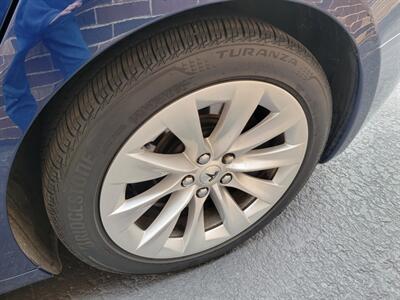 2017 Tesla Model S 75 -- 240 Miles on Full Charge --  Full Self Driving Capability - Autopilot - Premium Upgrades Package - Sunroof - Power and Lighting Package - Standard Suspension - Clean Title - Photo 32 - Wood Dale, IL 60191