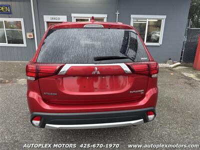 2017 Mitsubishi Outlander SE  - AWD - 1 OWNER - MOONROOF - Photo 5 - Lynnwood, WA 98036