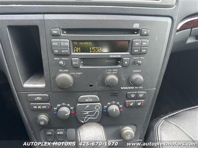 2001 Volvo S60 2.4T   - Photo 10 - Lynnwood, WA 98036