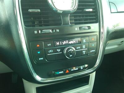 2014 Chrysler Town & Country Touring - Photo 18 - Layton, UT 84041