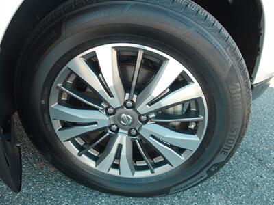 2017 Nissan Pathfinder SL   - Photo 9 - Layton, UT 84041