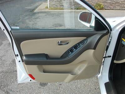 2010 Hyundai ELANTRA GLS - Photo 16 - Layton, UT 84041