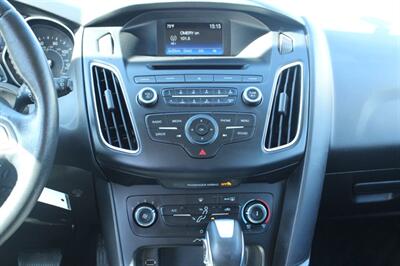 2015 Ford Focus SE   - Photo 19 - Layton, UT 84041