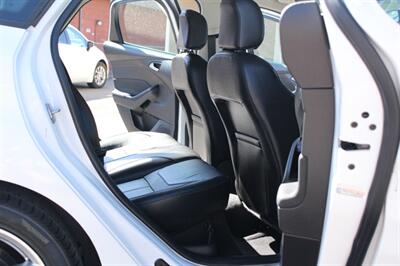 2015 Ford Focus SE   - Photo 14 - Layton, UT 84041