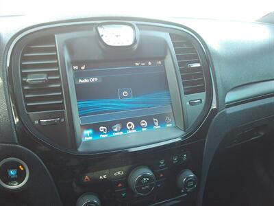 2013 Chrysler 300 S   - Photo 15 - Layton, UT 84041