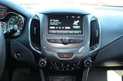 2018 Chevrolet Cruze LT Auto   - Photo 13 - Layton, UT 84041
