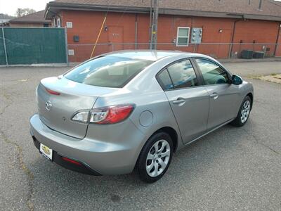 2011 Mazda Mazda3 i Sport   - Photo 6 - Layton, UT 84041