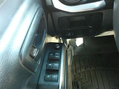 2017 Toyota Tacoma SR5 V6   - Photo 18 - Layton, UT 84041