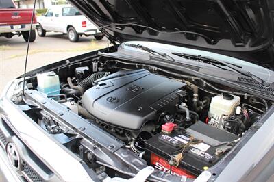 2015 Toyota Tacoma TRD Off-Road   - Photo 11 - Layton, UT 84041