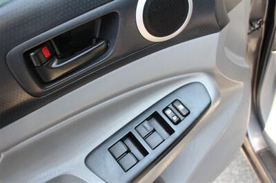 2015 Toyota Tacoma TRD Off-Road   - Photo 15 - Layton, UT 84041