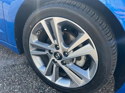 2017 Hyundai ELANTRA Limited   - Photo 9 - Layton, UT 84041