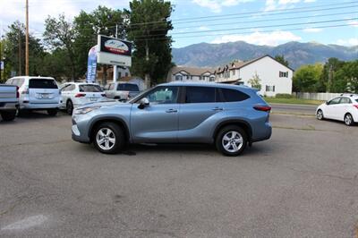 2023 Toyota Highlander LE   - Photo 2 - Layton, UT 84041