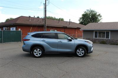 2023 Toyota Highlander LE   - Photo 6 - Layton, UT 84041