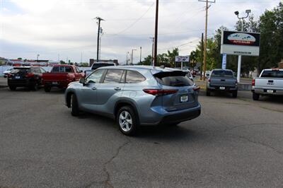 2023 Toyota Highlander LE   - Photo 3 - Layton, UT 84041