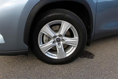 2023 Toyota Highlander LE   - Photo 9 - Layton, UT 84041