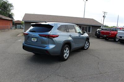 2023 Toyota Highlander LE   - Photo 5 - Layton, UT 84041