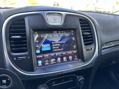 2016 Chrysler 300C   - Photo 11 - Vista, CA 92084